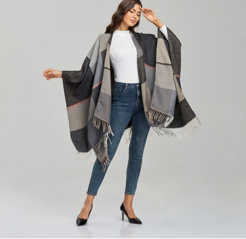 LA FERNAI Poncho 150x130 Wool Cape Wrap Cloak Grey classic All Saisons P15