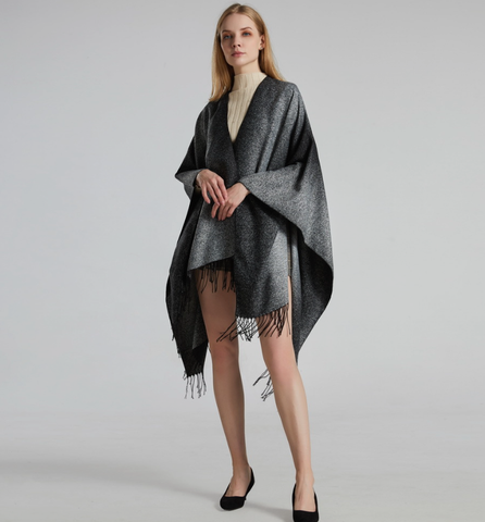 LA FERANI Poncho 150x130 Wool Cape Wrap Cloak Black Grey Vintage Classic All Saisons P20