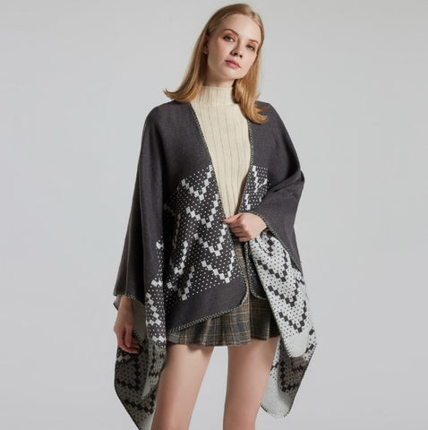 LA FERANI Poncho 150x130 Wool Cape Wrap Cloak Black Grey All Saisons P8